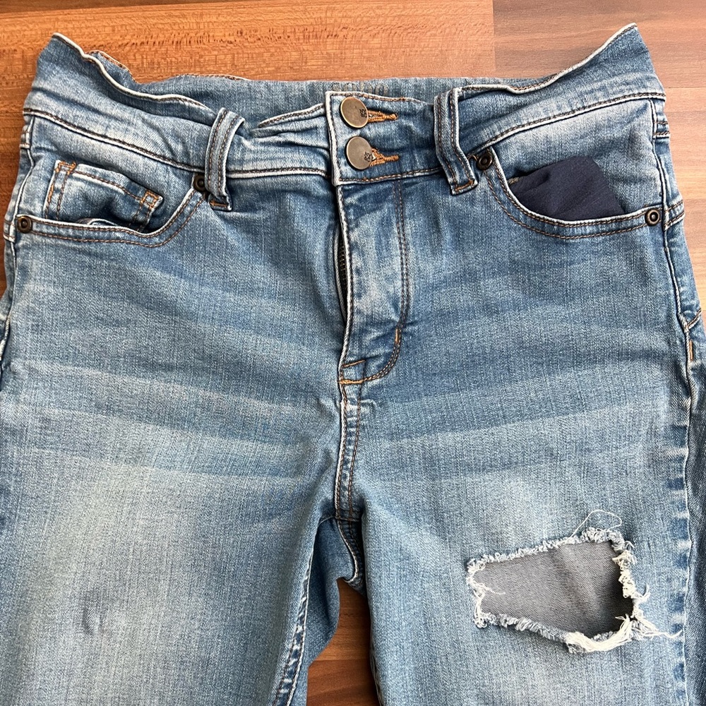 Woman’s NY & Company Jeans 👖 - Picture 3 of 11
